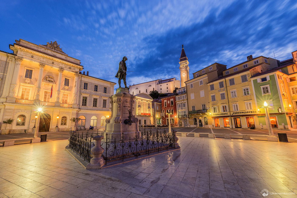 Tartini Square in Piran is very picturesque, surrounded by Venetian buildings with beautiful architecture displayed