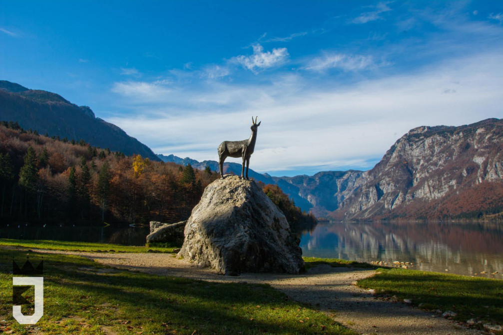 On the shore of Lake Bohinj, Slovenia stands the statue of the Golden Horn (Goldenhorn / Zlatorog)