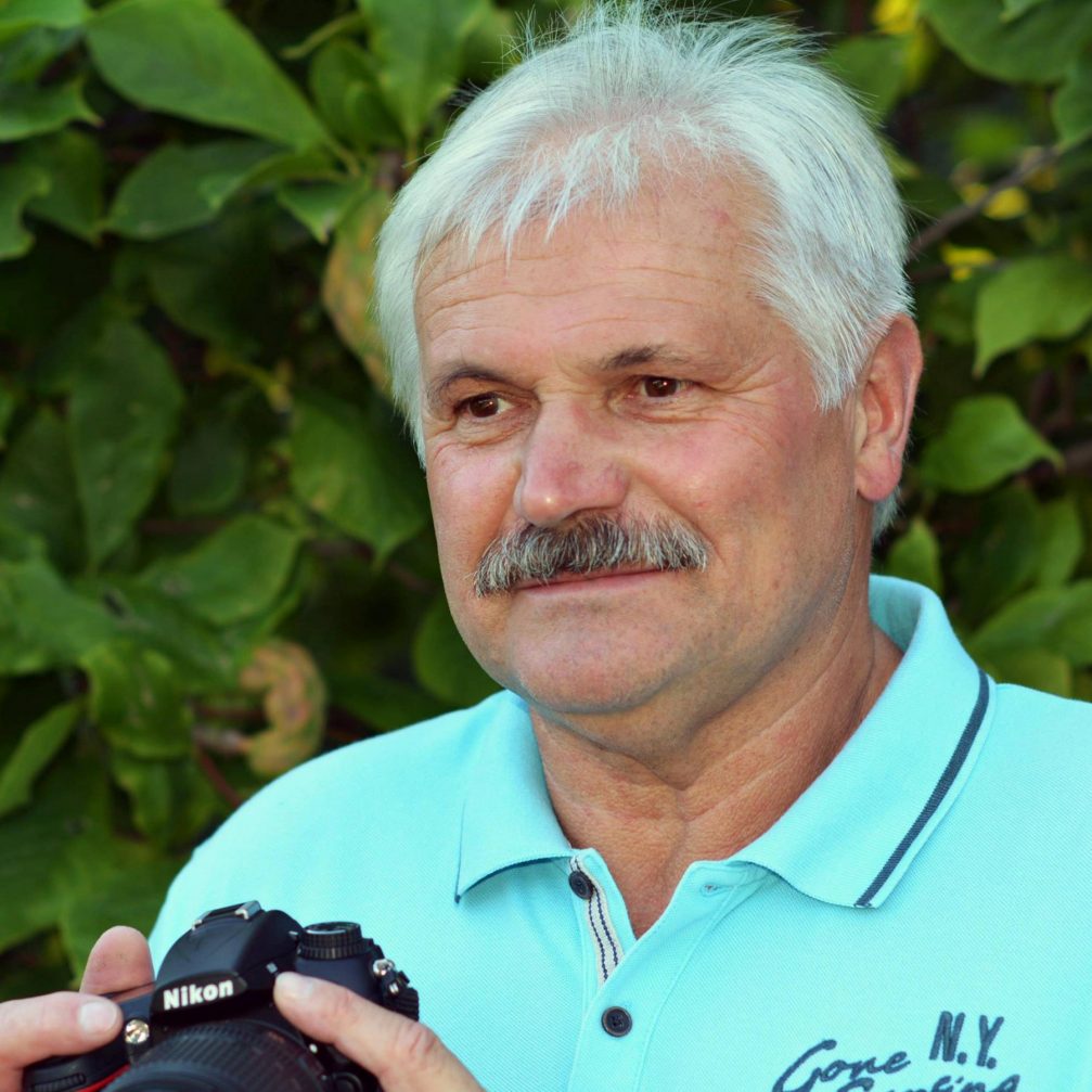 The landscape photographer Bojan Kolman with his camera in his hands