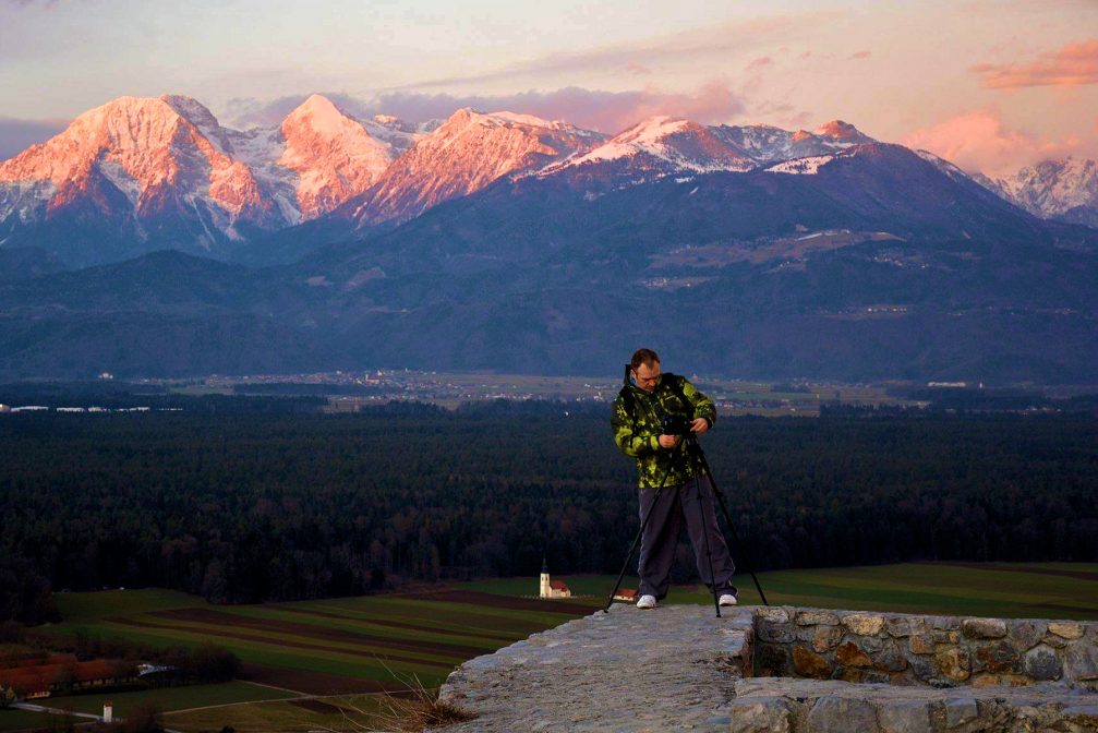 The photographer Miroslav Asanin at work