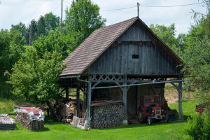 Kozolec, Slovenia's Traditional Hayrack Barns