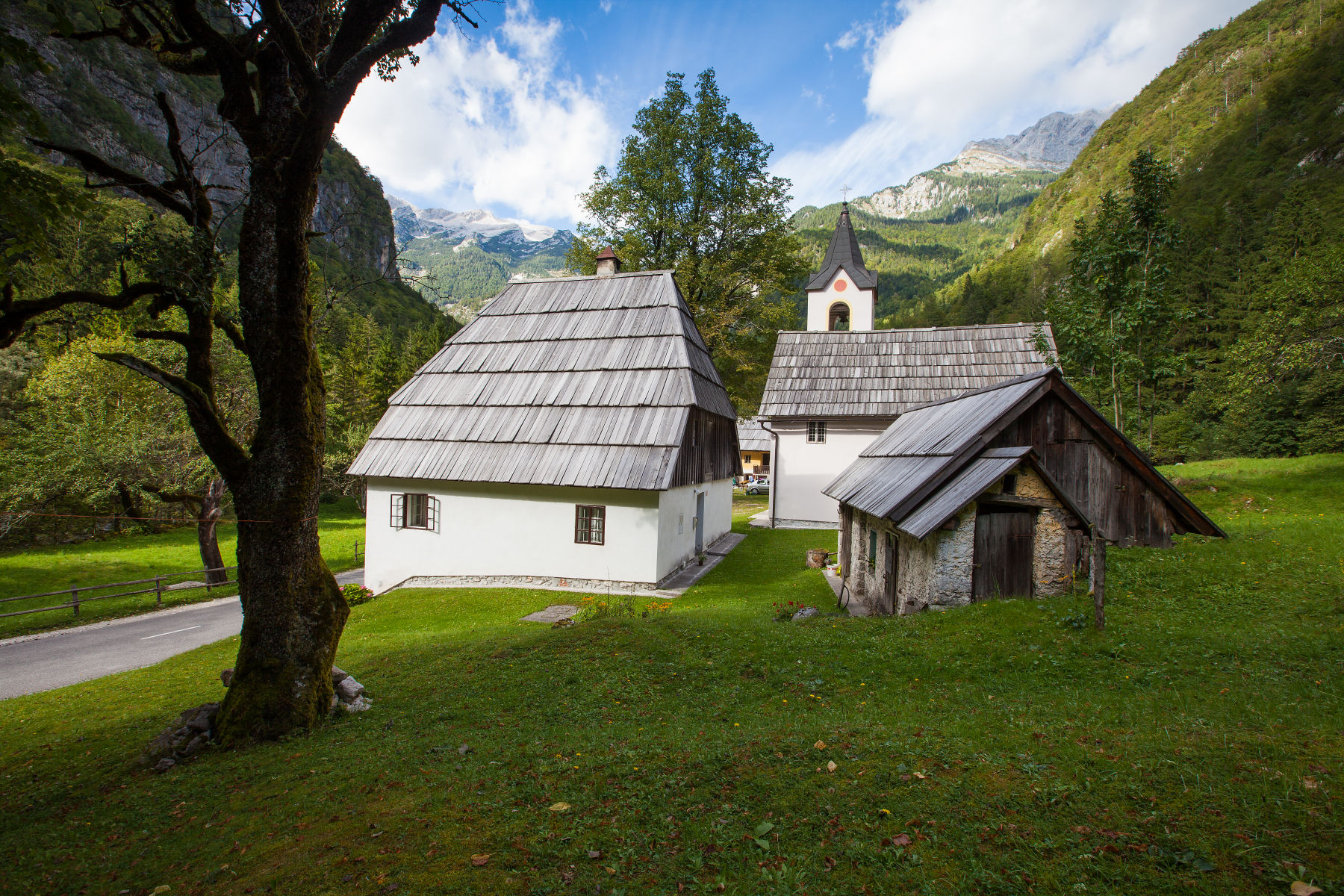 The duchy of hamlet valley. Долина врата Словения. Трента Словения. Долина Трента. Trenta.