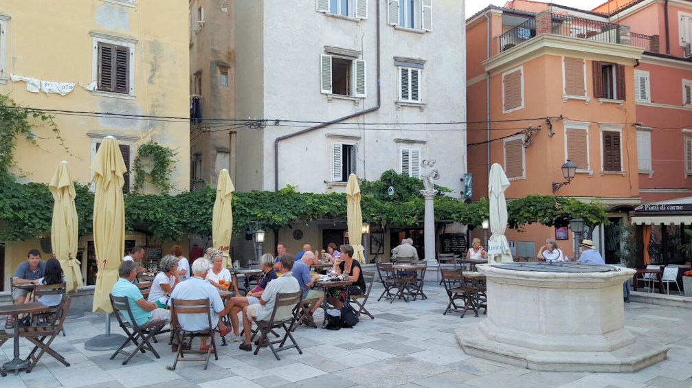 Cantina Klet wine bar in a corner of the First of May Square in Piran