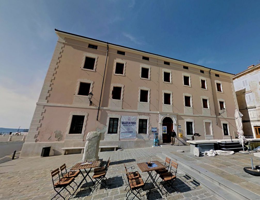 Exterior of Vila Piranesi housing the Piran Aquarium on the ground floor