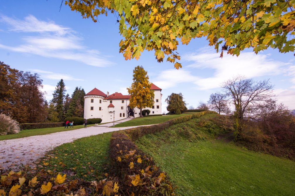 Exterior of Bogensperk Castle in autumn