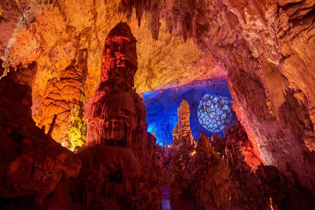 Light effects in the Postojna Cave during Living Nativity Scenes in the Christmas time