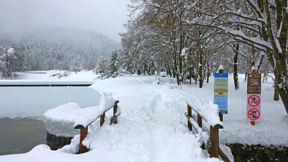 A bridge covered in snow at Lake Jasna in winter