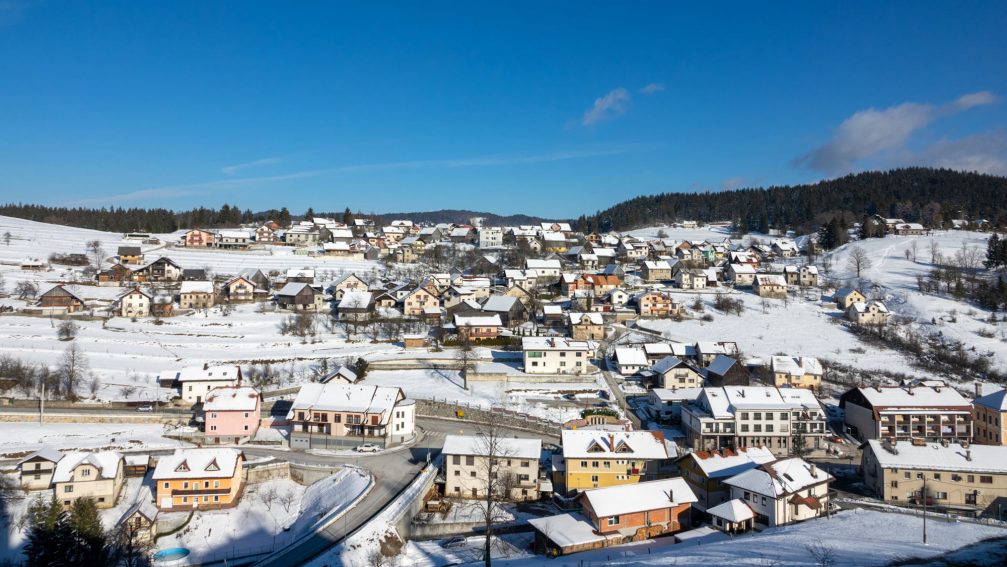 Retje, a small village in Loski Potok in winter