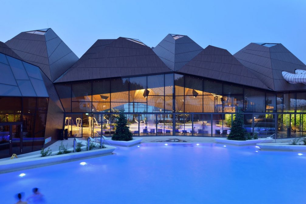 Outdoor pool at Wellness Orhidelia thermal spa inside Terme Olimia in Podcetrtek