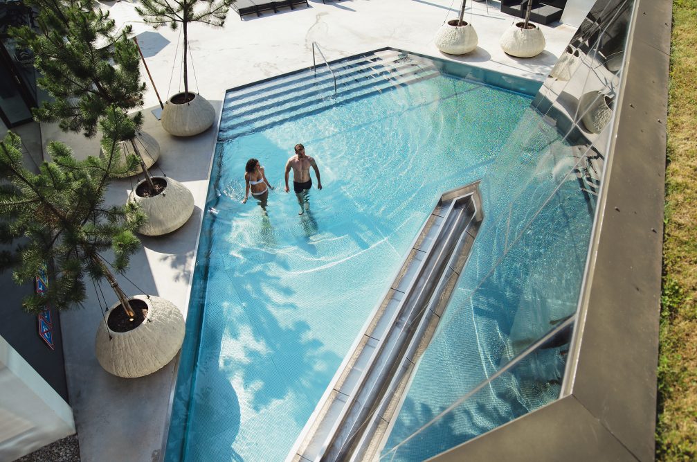 A birds eye view of an outdoor pool at Wellness Orhidelia thermal spa in Terme Olimia in Podcetrtek